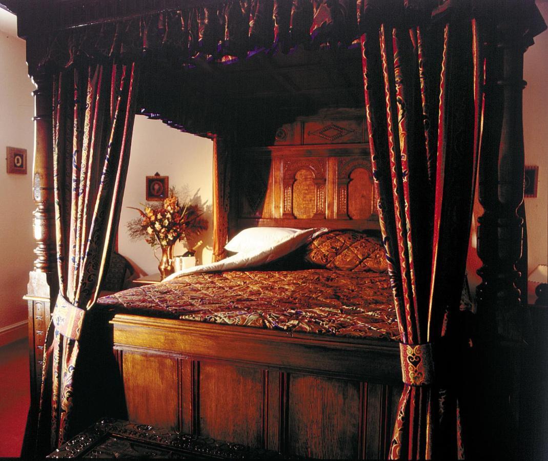 The Deddington Arms Hotel Bagian luar foto