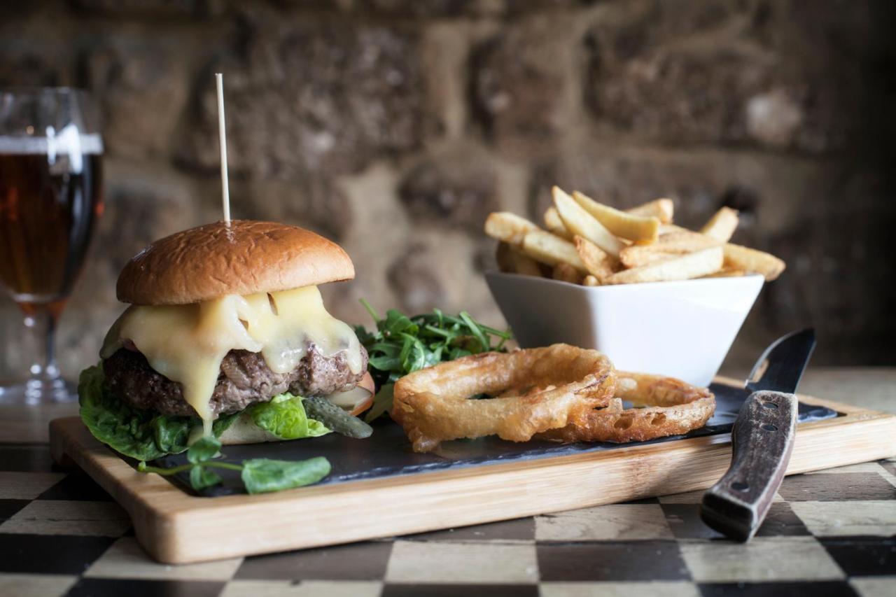 The Deddington Arms Hotel Bagian luar foto